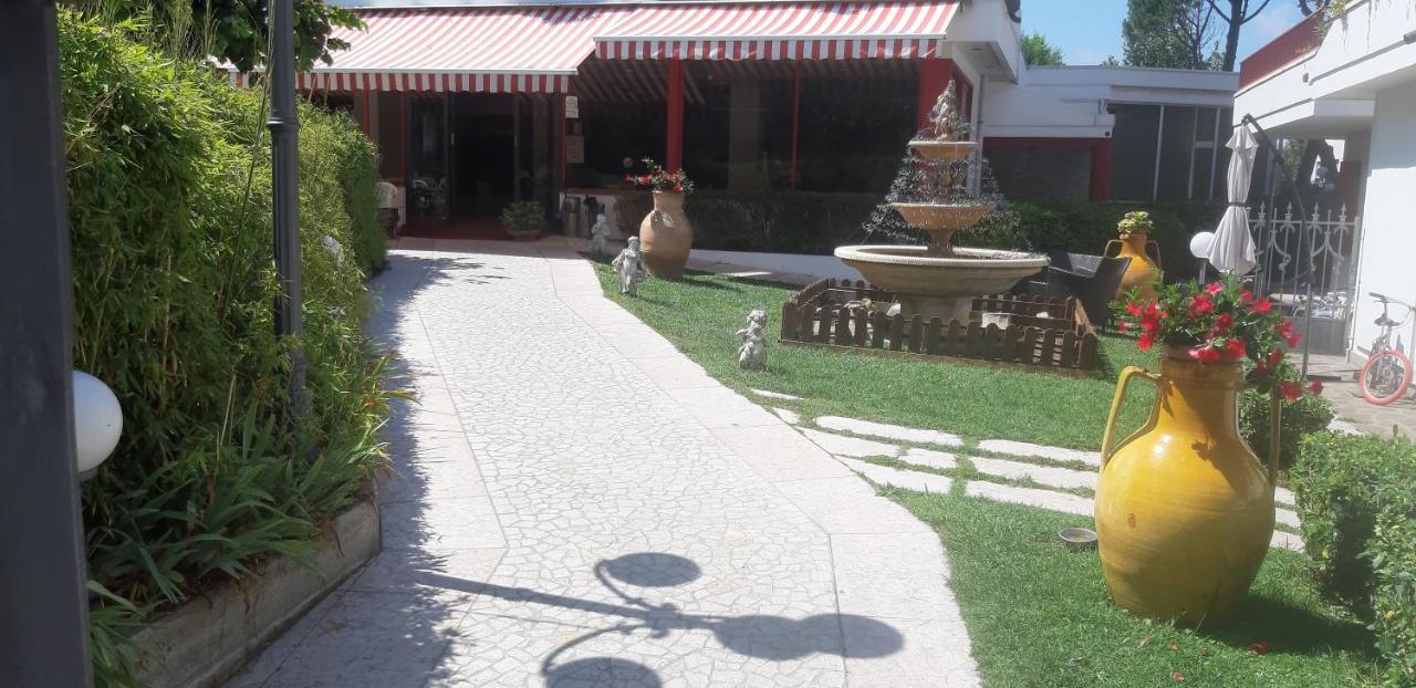Hotel De Amicis Ричоне Екстериор снимка