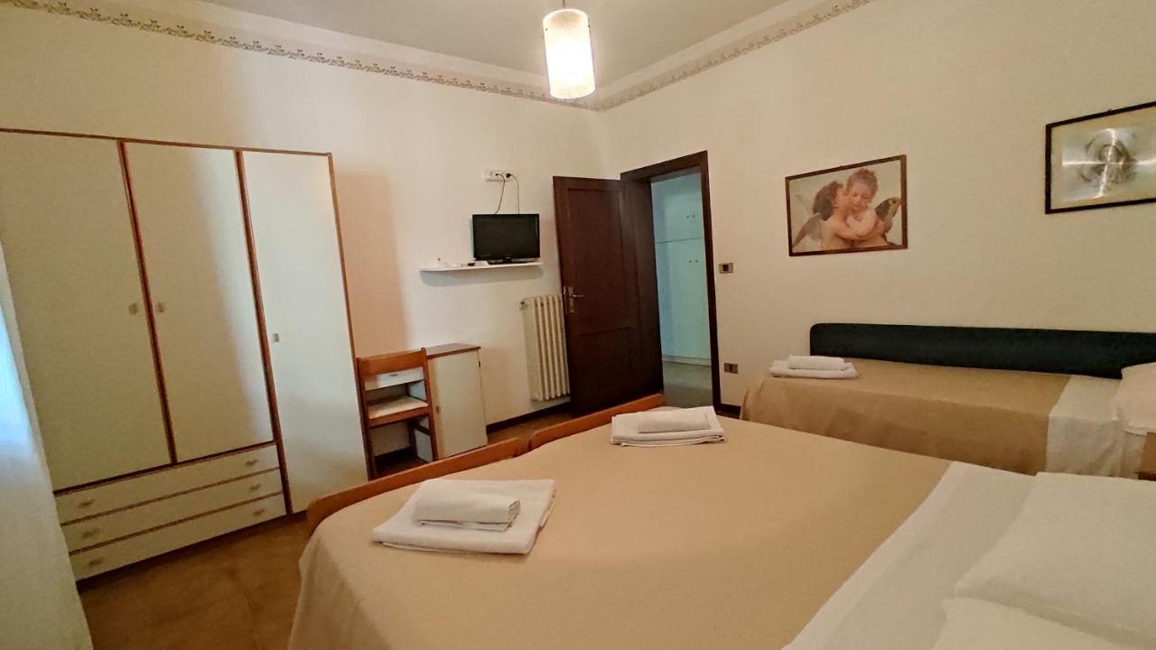 Hotel De Amicis Ричоне Екстериор снимка
