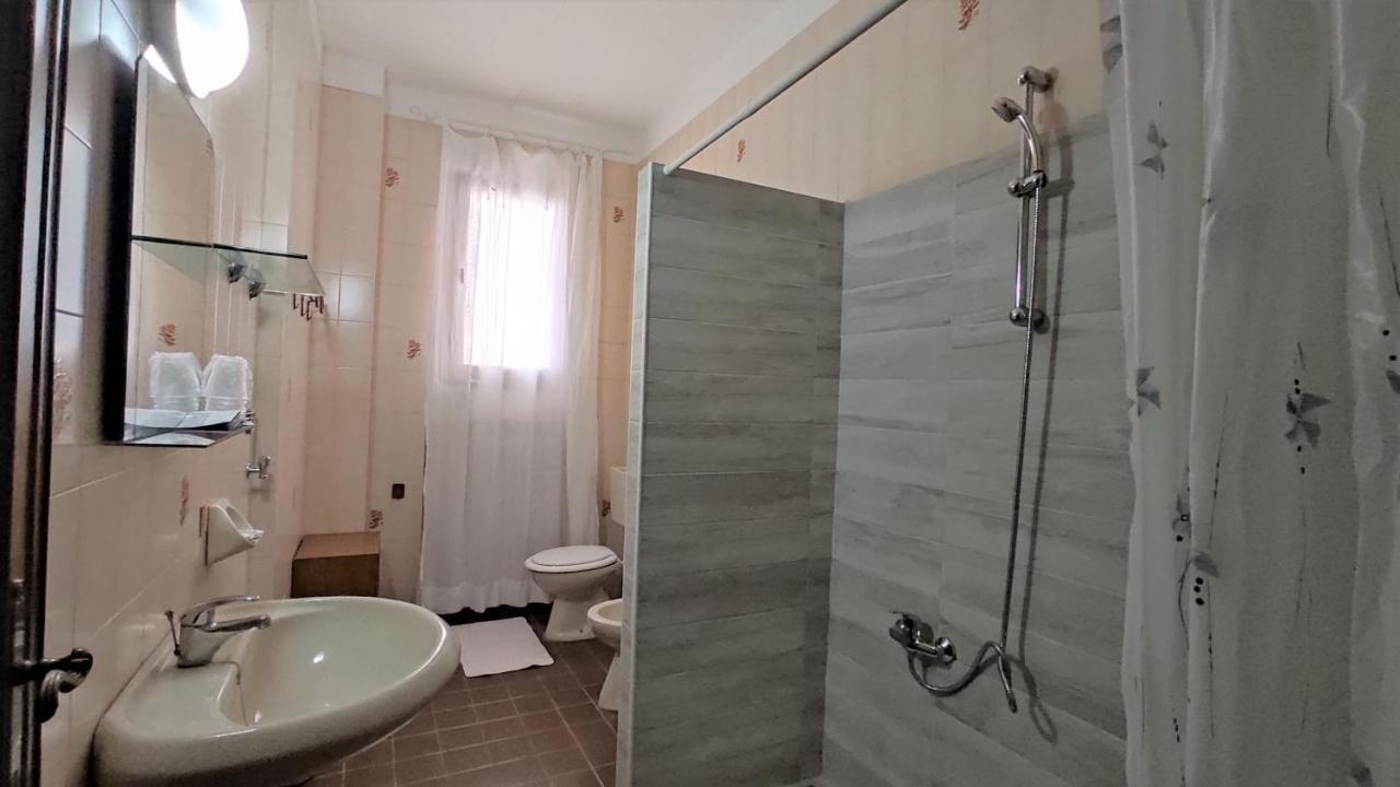 Hotel De Amicis Ричоне Екстериор снимка