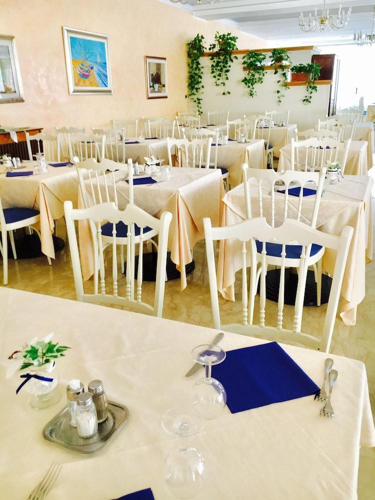 Hotel De Amicis Ричоне Екстериор снимка