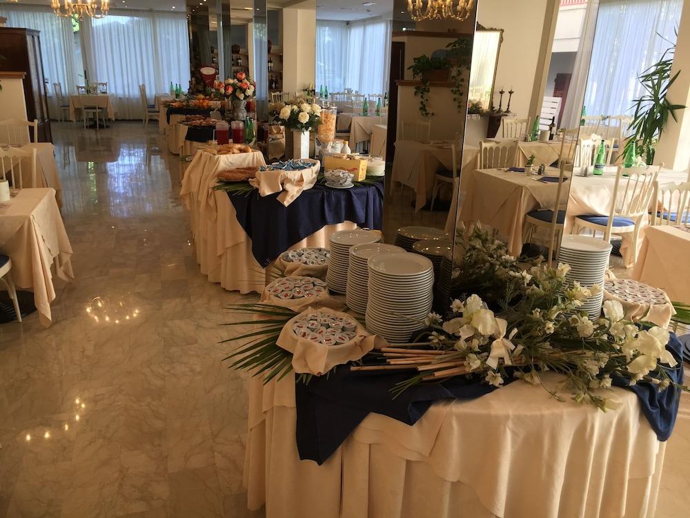 Hotel De Amicis Ричоне Екстериор снимка