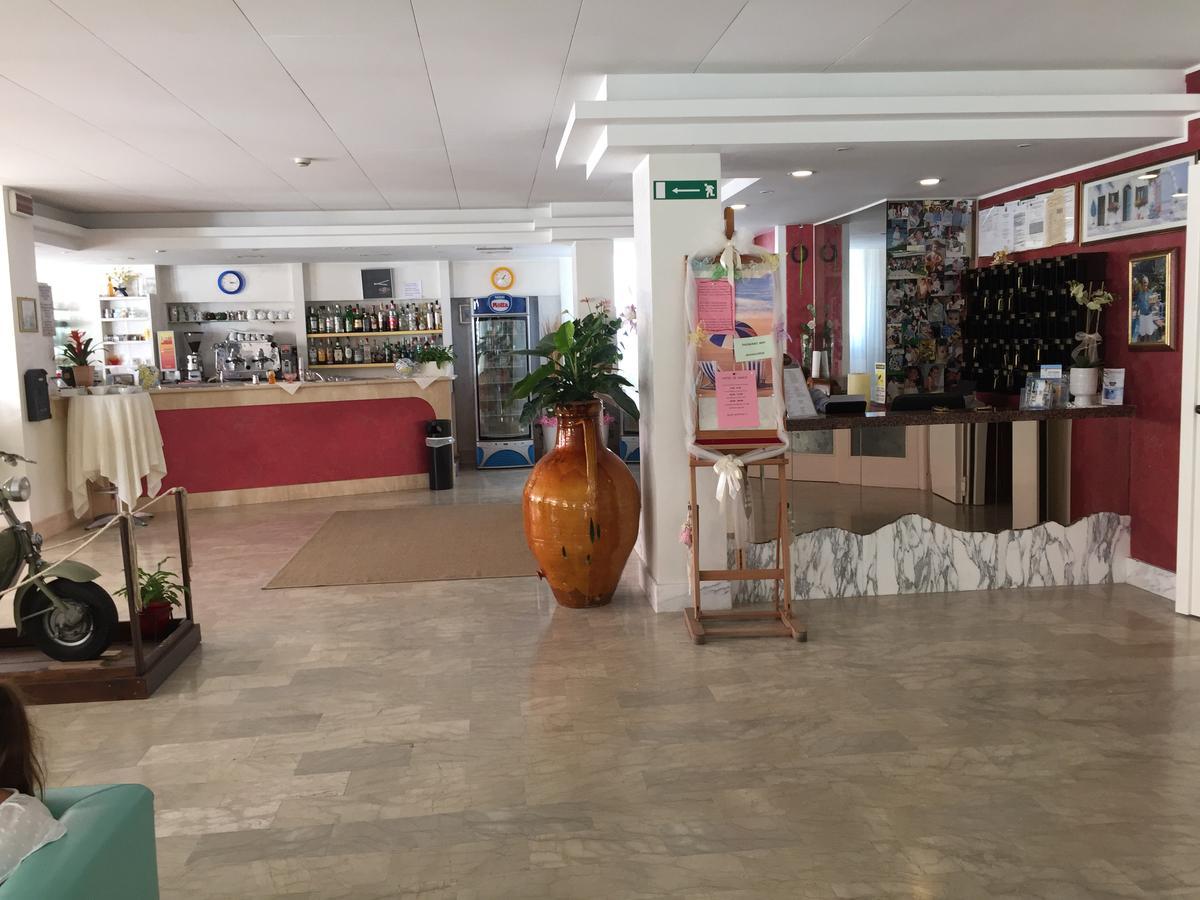 Hotel De Amicis Ричоне Екстериор снимка