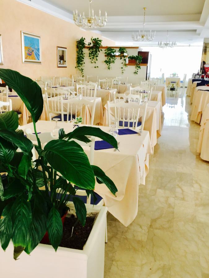 Hotel De Amicis Ричоне Екстериор снимка