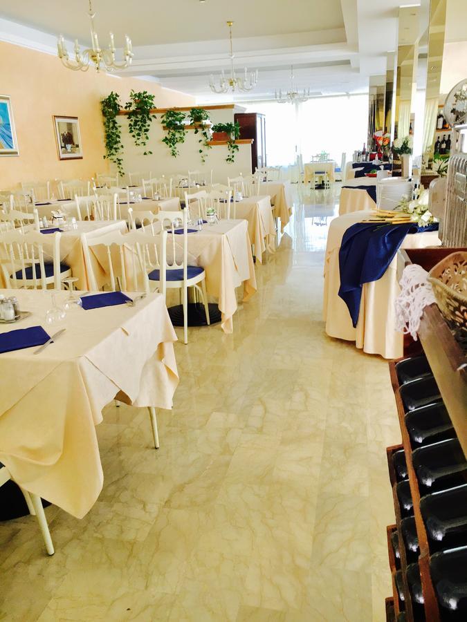 Hotel De Amicis Ричоне Екстериор снимка