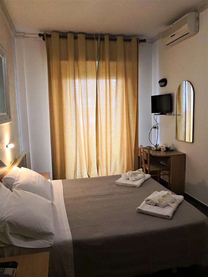 Hotel De Amicis Ричоне Екстериор снимка