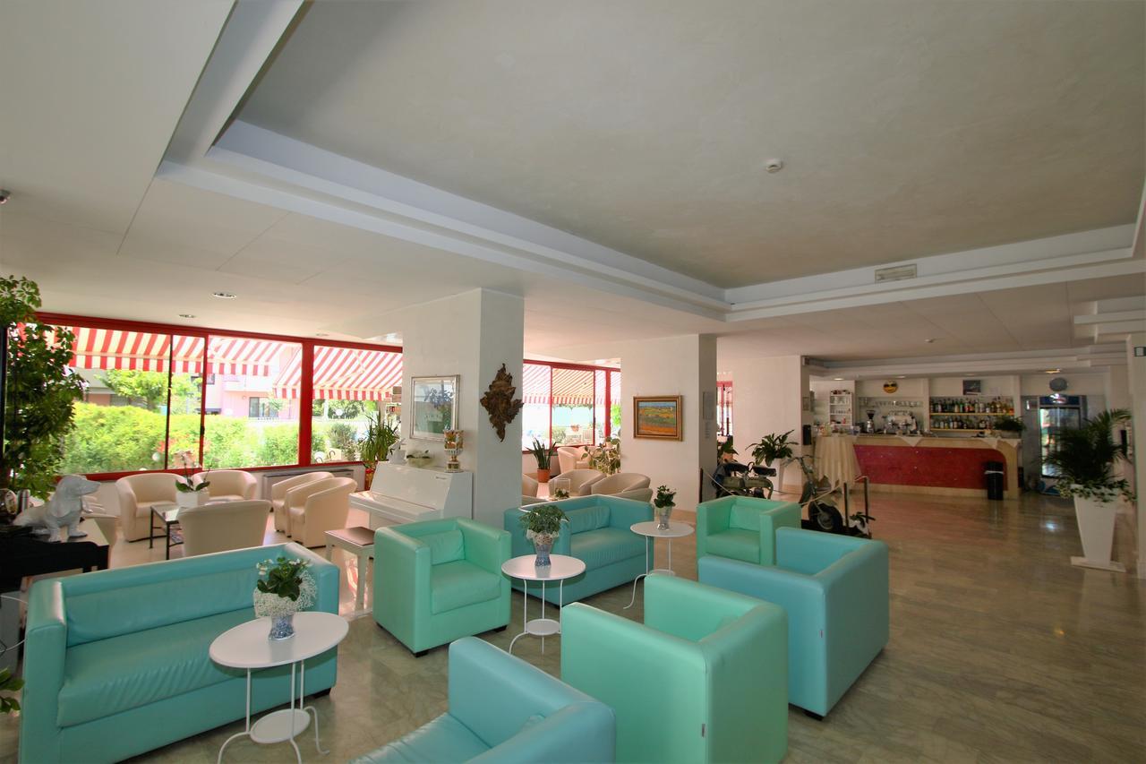 Hotel De Amicis Ричоне Екстериор снимка