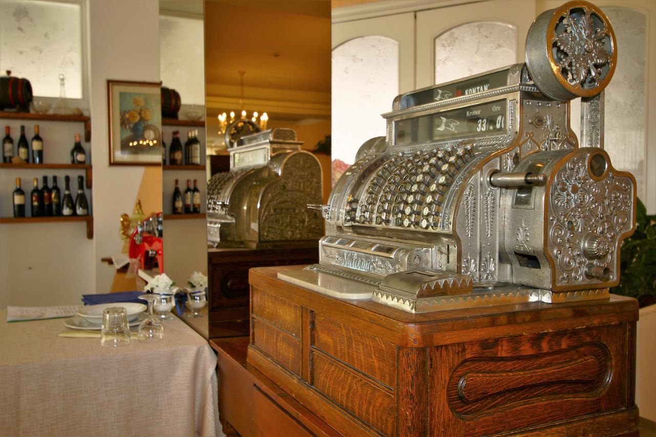 Hotel De Amicis Ричоне Екстериор снимка