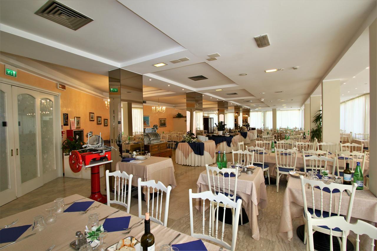 Hotel De Amicis Ричоне Екстериор снимка