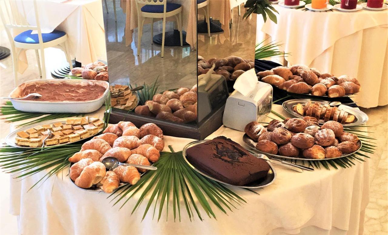 Hotel De Amicis Ричоне Екстериор снимка